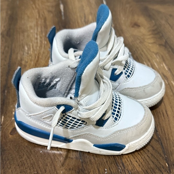 Jordan Kids Sneakers in White and Blue Size 8C - Picture 3 of 4